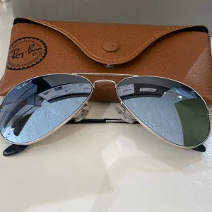 Ray Ban Silver Mirrored Aviator Sunglasses