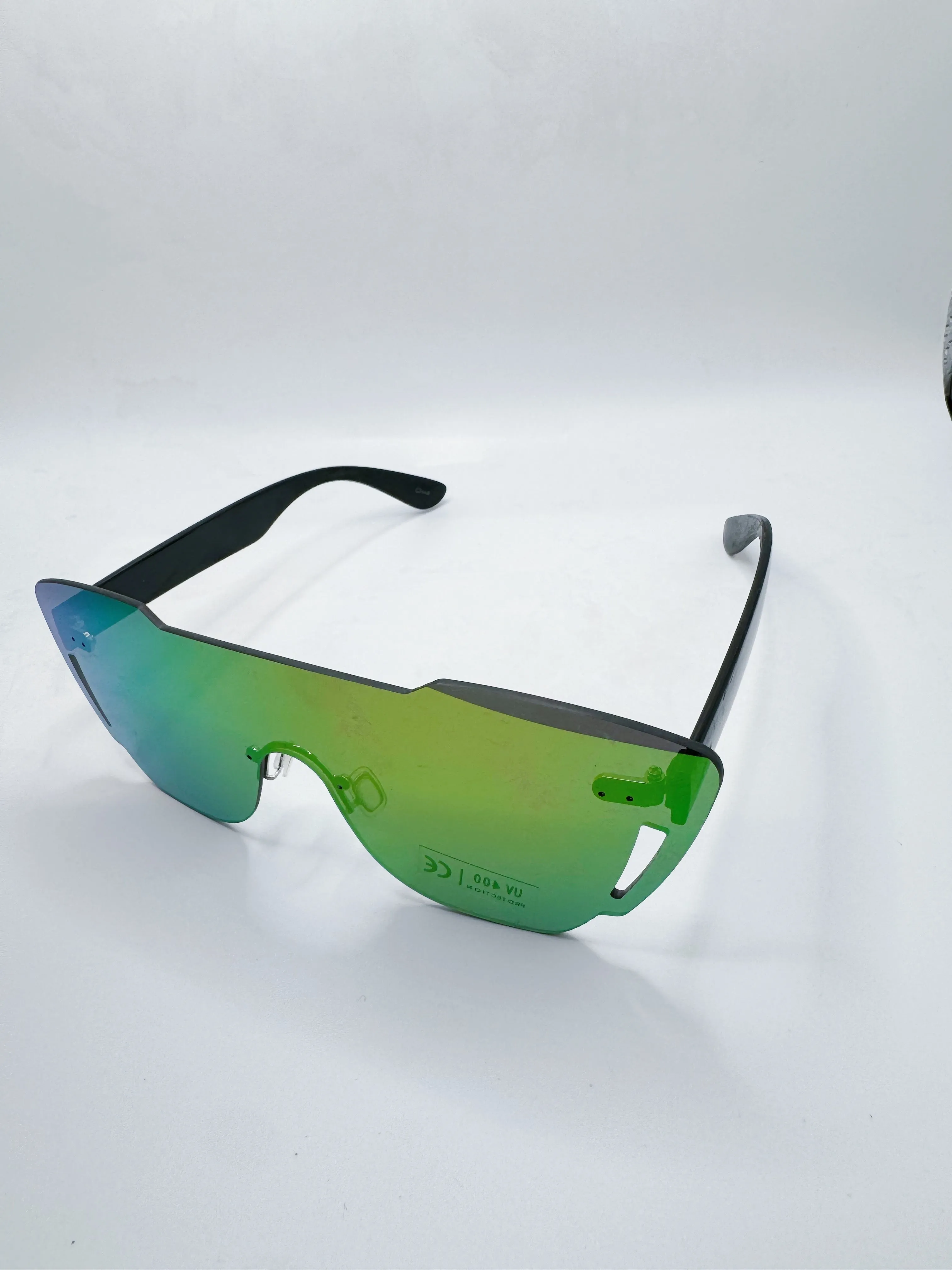 RIMLESS