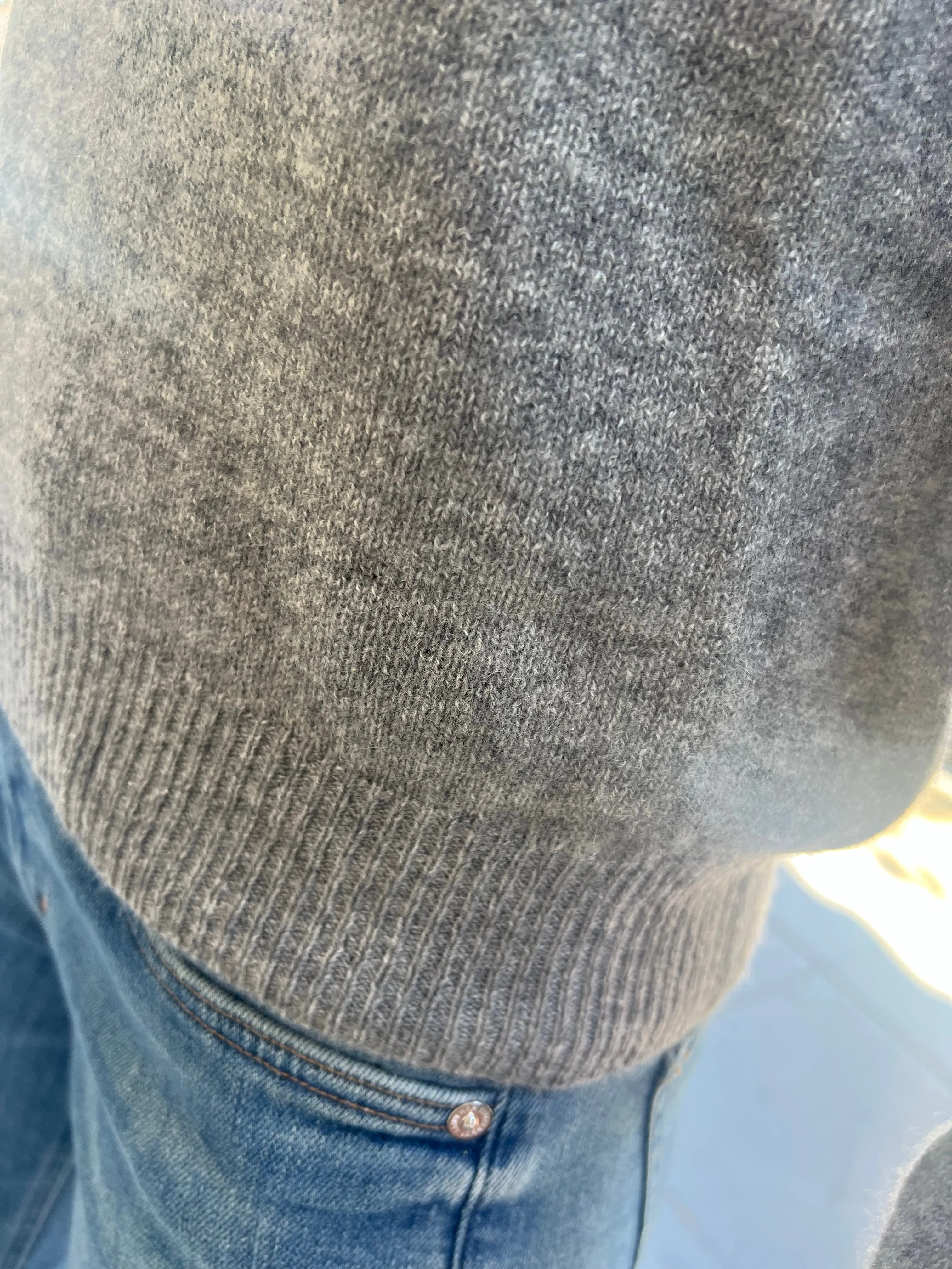 SHRUNKEN CARDIGAN IN MID GREY
