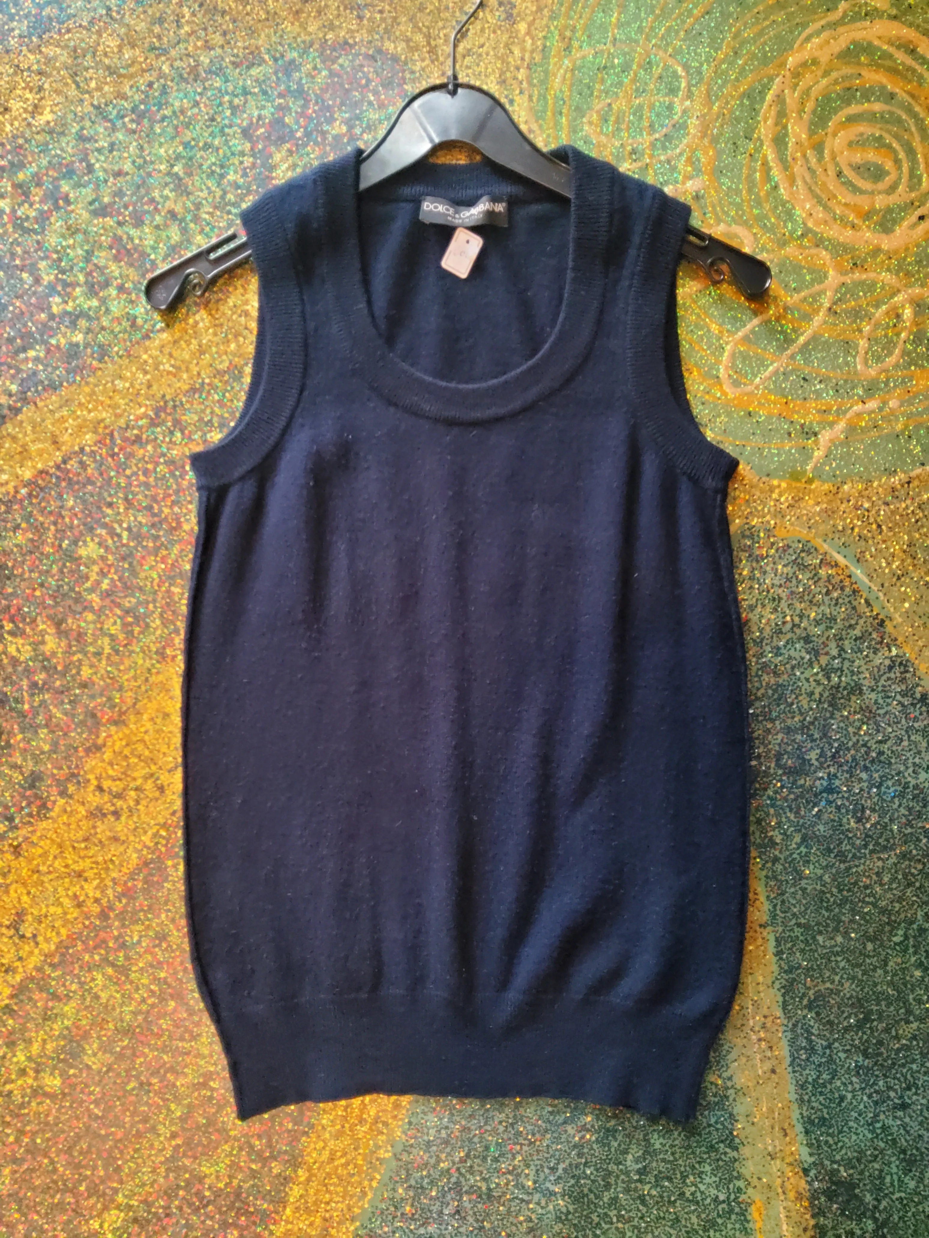 Sleeveless cashmere sweater