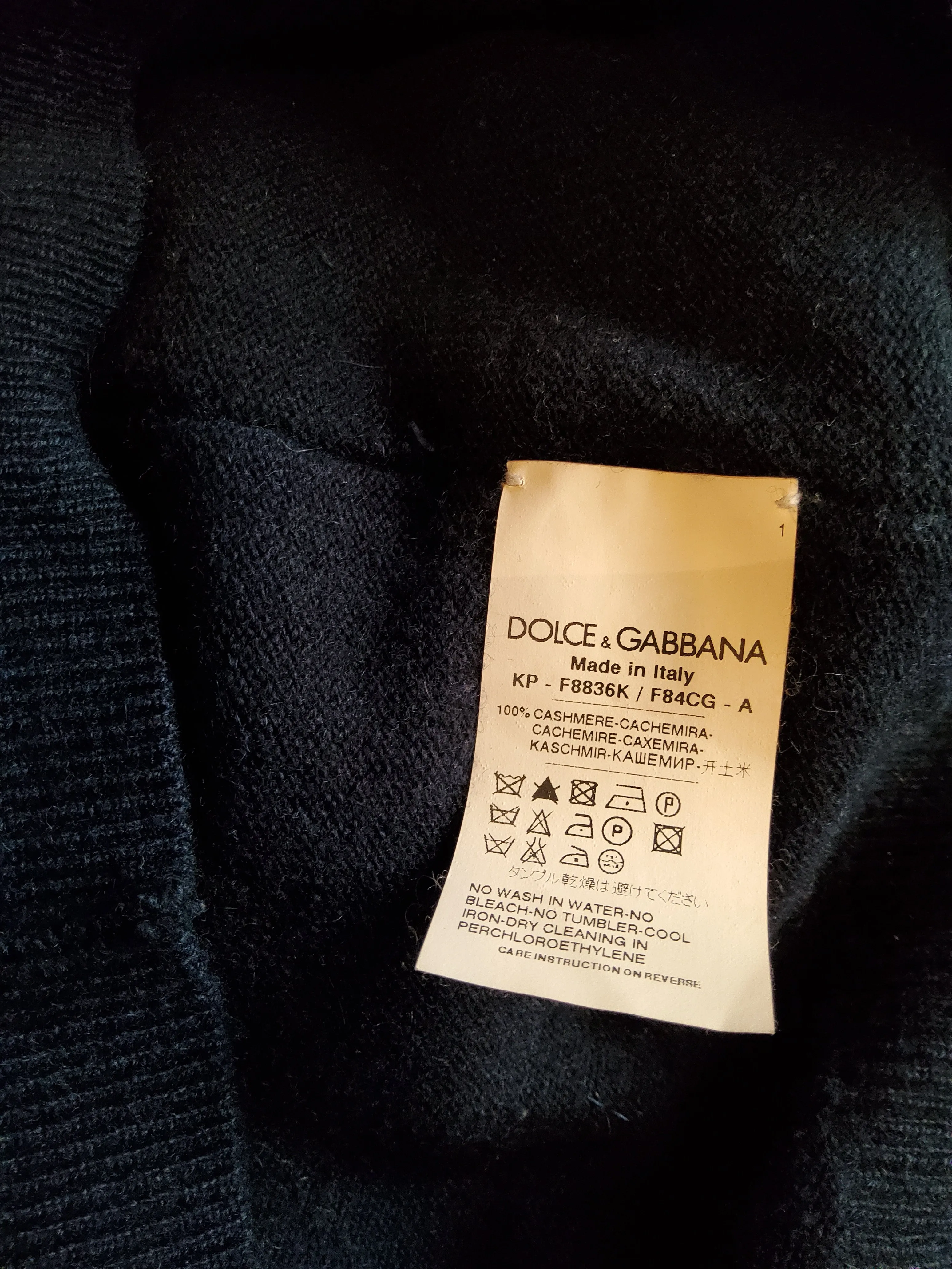 Sleeveless cashmere sweater