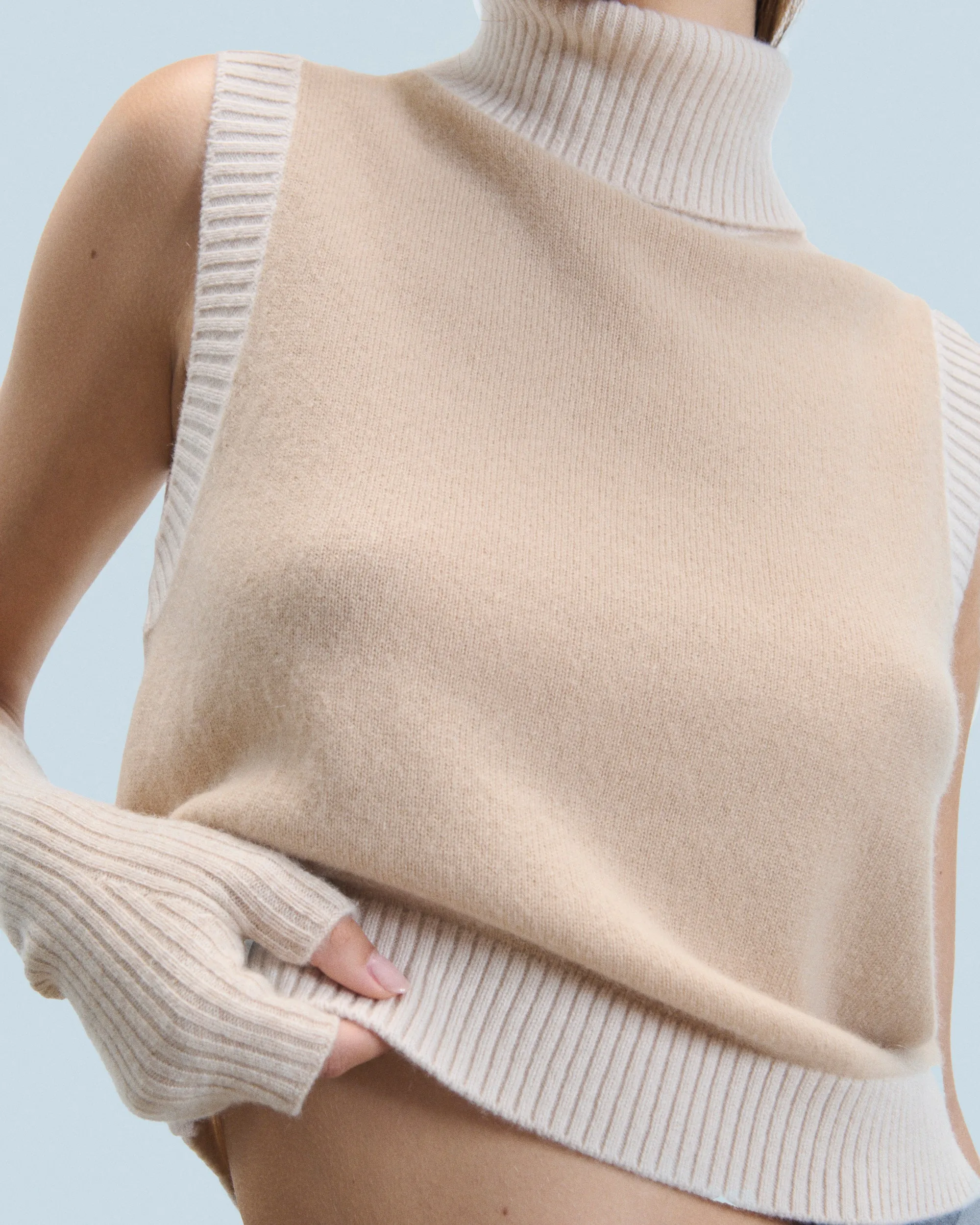 Sleeveless Sweater (H24 / WOMEN / Beige)