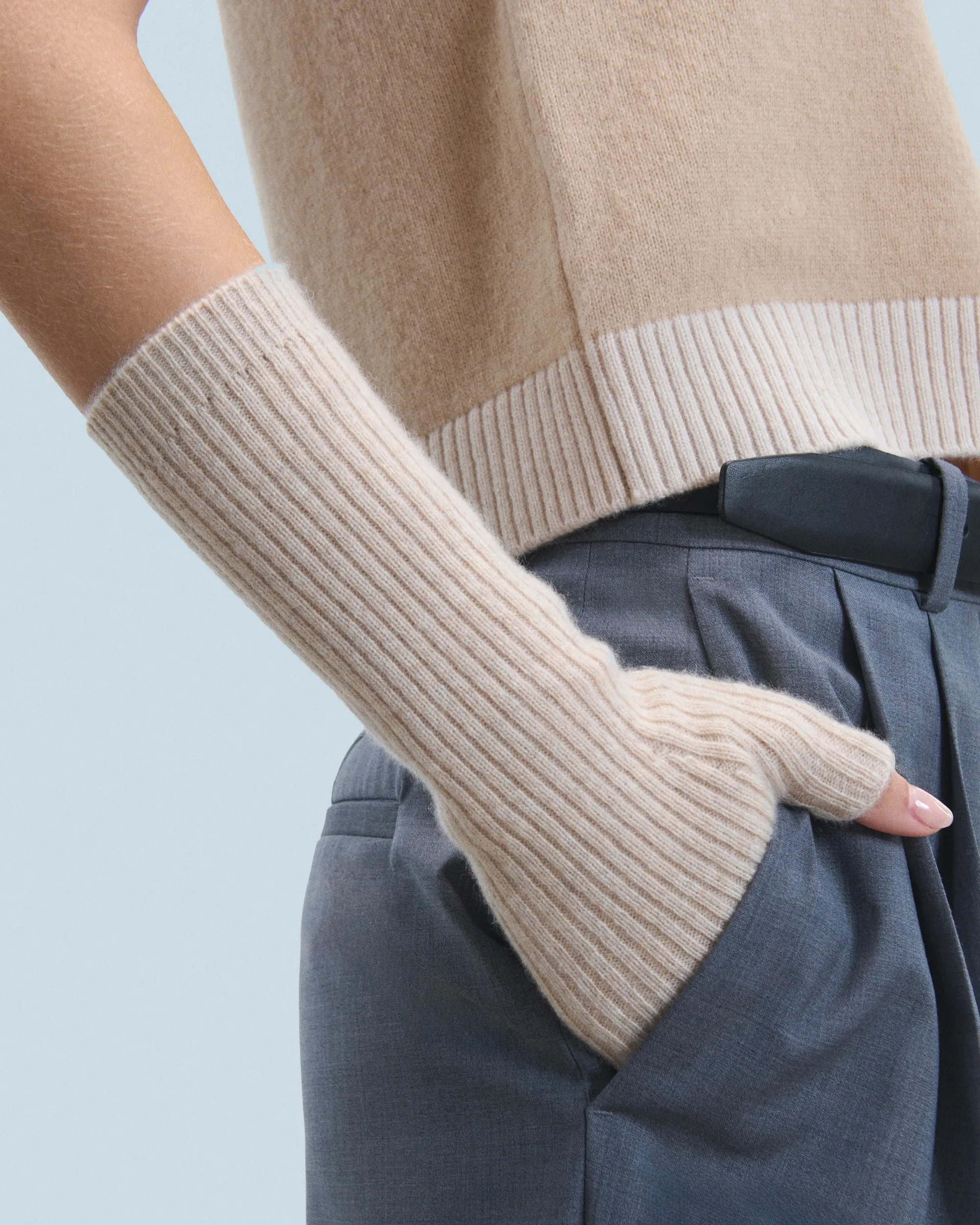 Sleeveless Sweater (H24 / WOMEN / Beige)