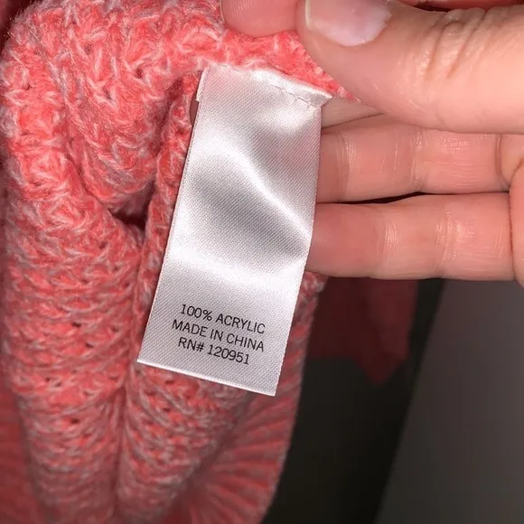 SO Coral cable knit crewneck sweater!