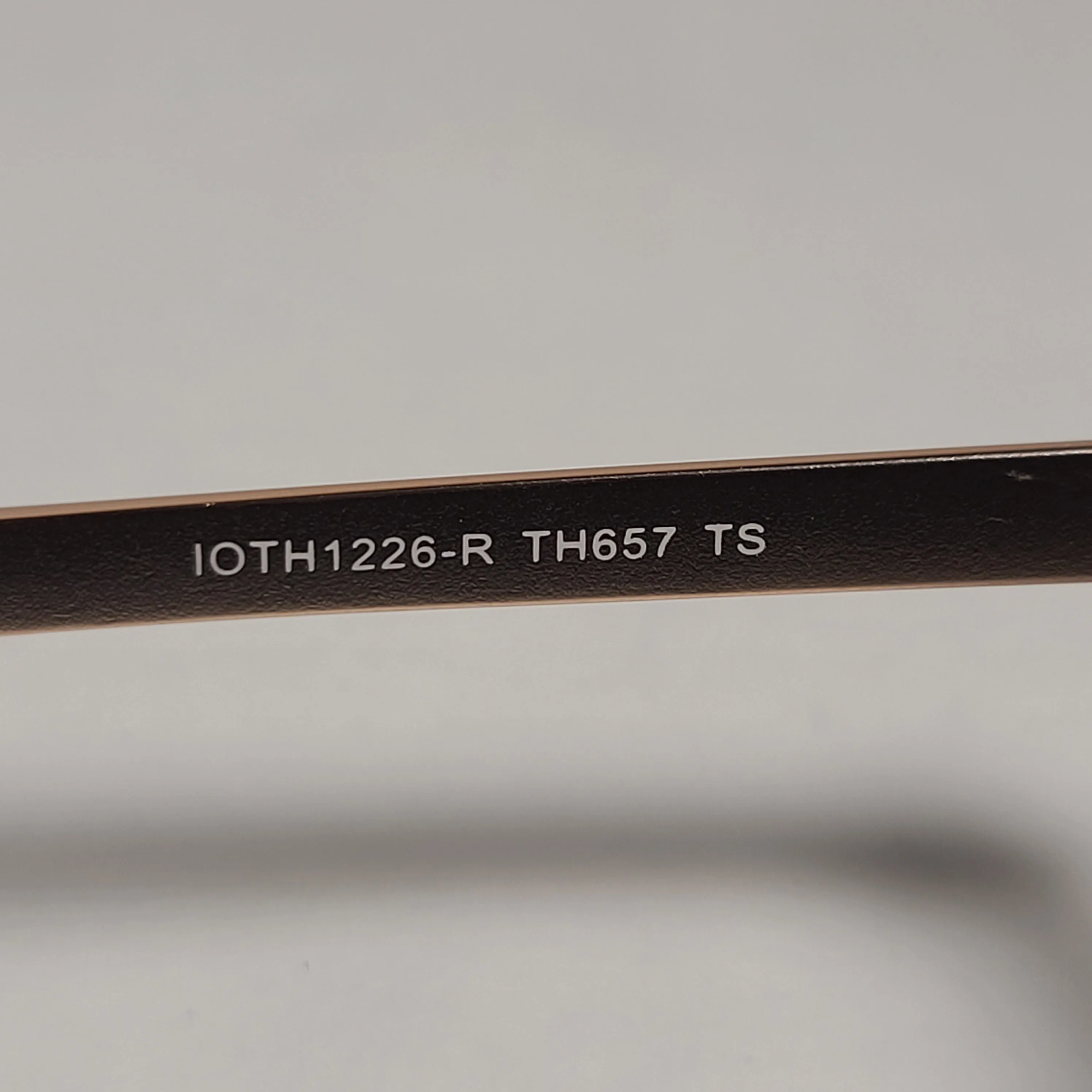 Tahari Cat Eye Sunglasses Brown Tortoise Gold Frame Brown Gradient Lens TH657 TS