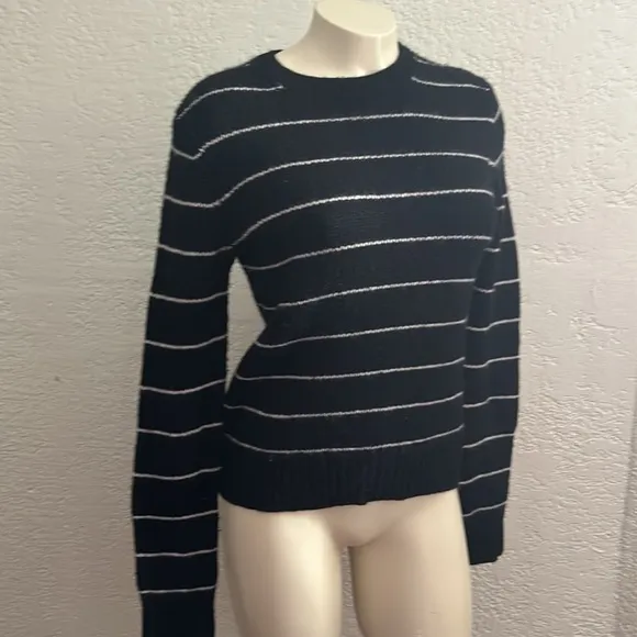 Vince. Black/White Pinstripe 100% cashmere Long Sleeve /Scoop neck sweater XS