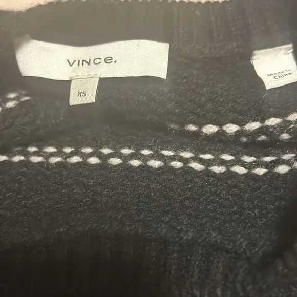 Vince. Black/White Pinstripe 100% cashmere Long Sleeve /Scoop neck sweater XS
