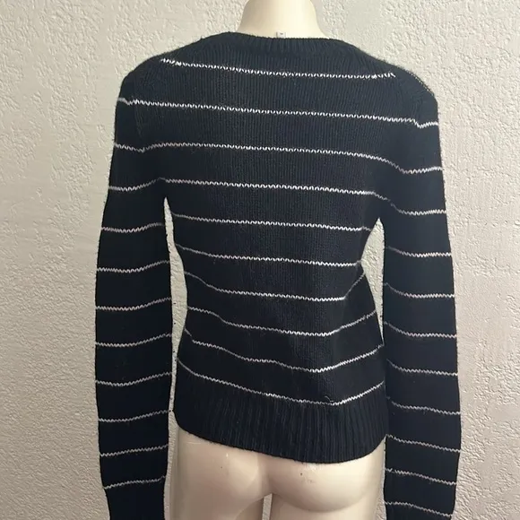 Vince. Black/White Pinstripe 100% cashmere Long Sleeve /Scoop neck sweater XS