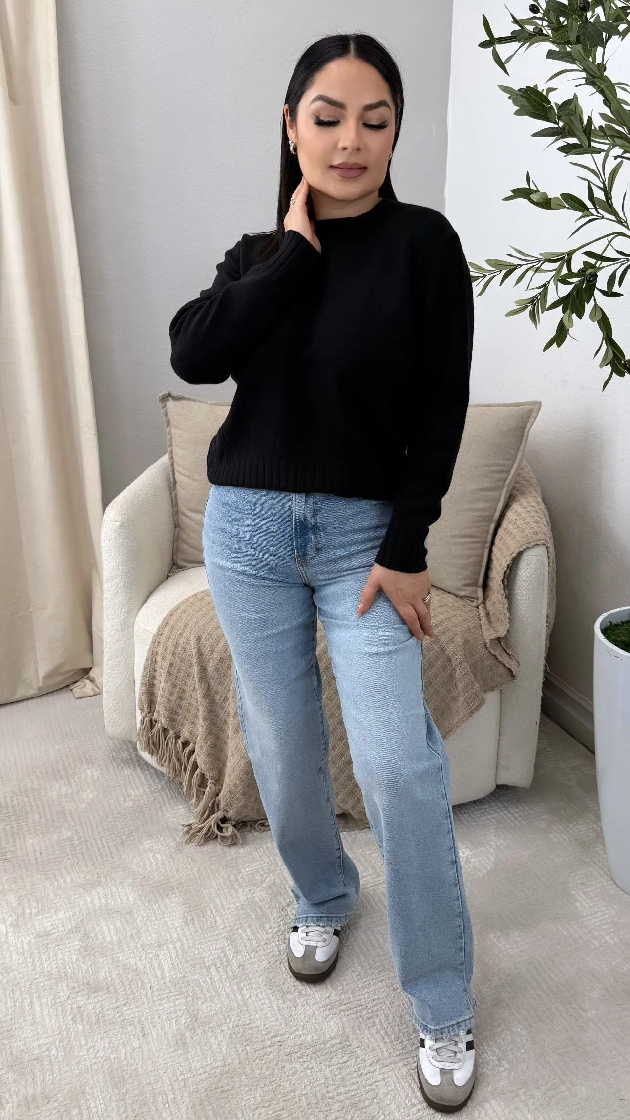VIXEN BLACK SWEATER