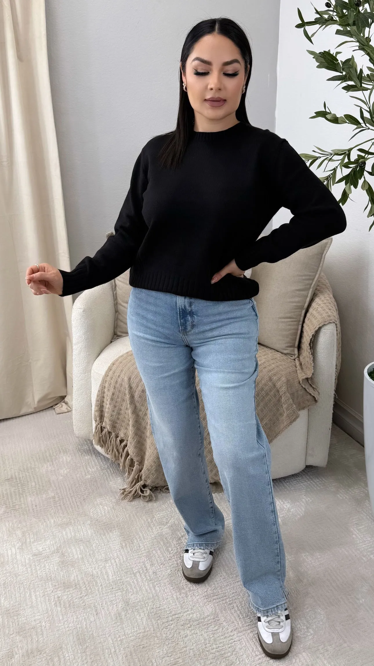 VIXEN BLACK SWEATER