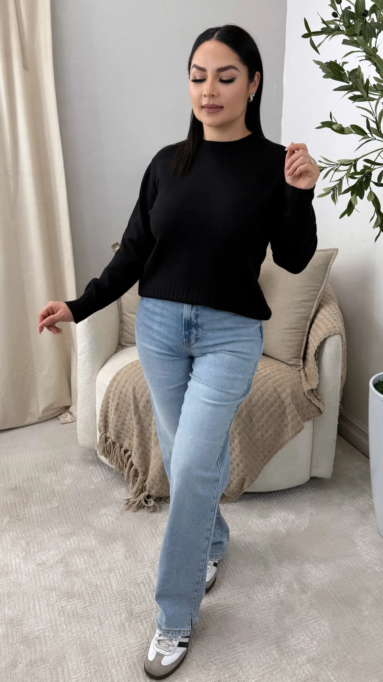 VIXEN BLACK SWEATER