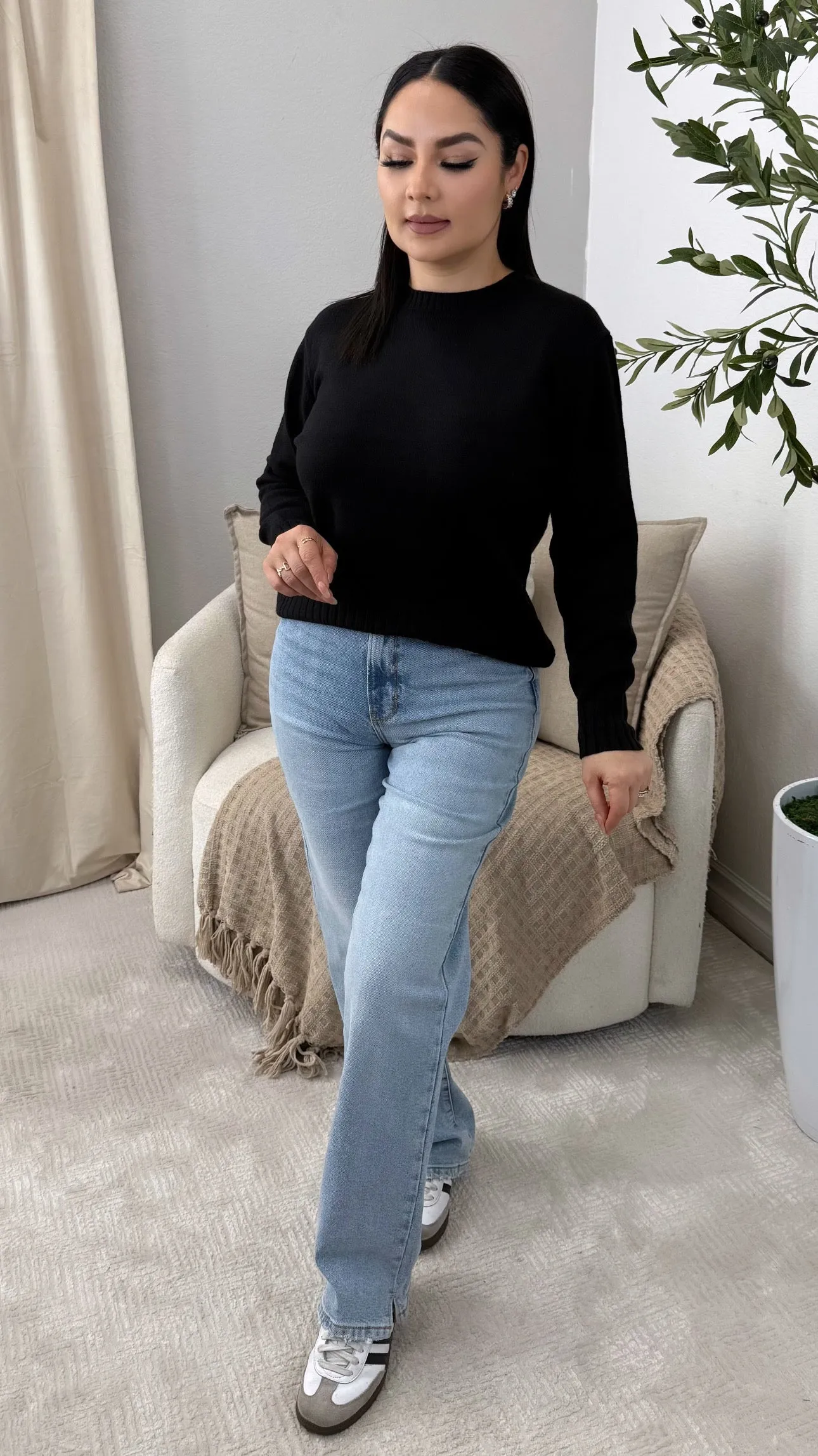 VIXEN BLACK SWEATER