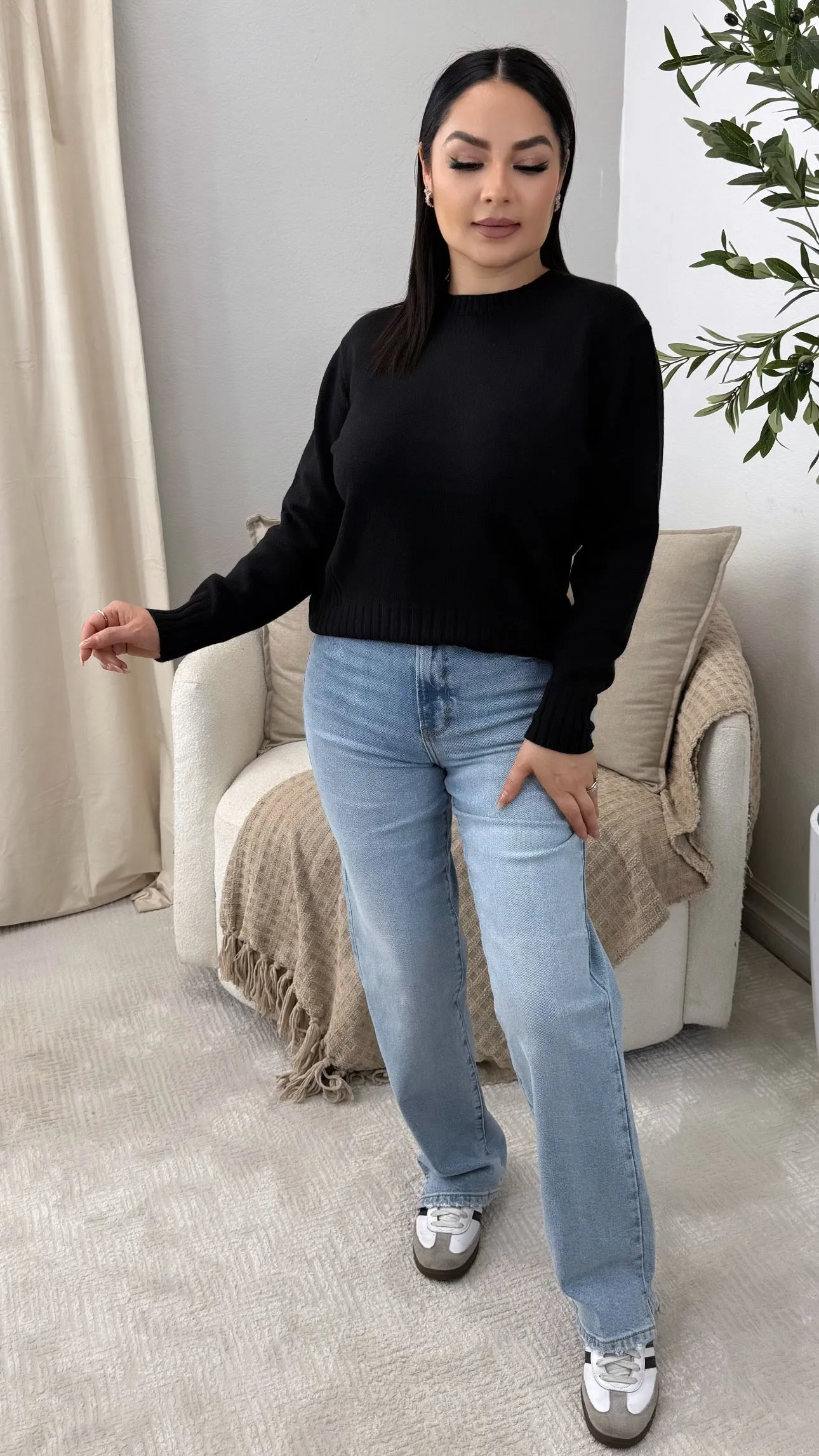 VIXEN BLACK SWEATER