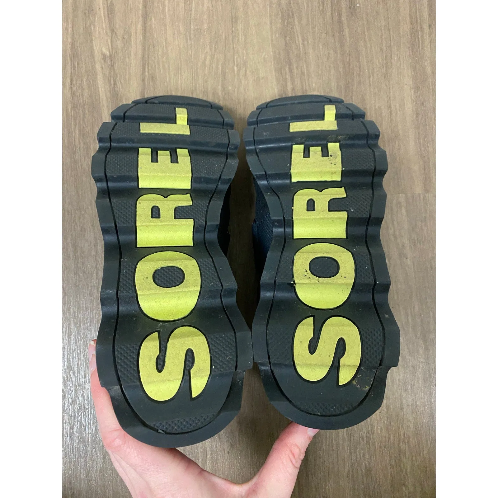 Womens Sorel Pull On Tennis Shoes. Black. Velcr Strap Accross Top of Shoes. Sz 8.5